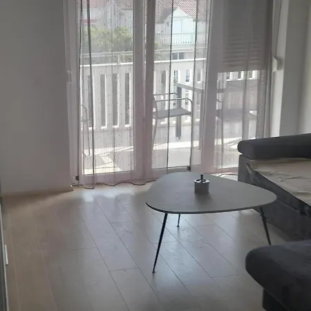 Πανσιόν And By The Sea Srima - Vodice, - 25329